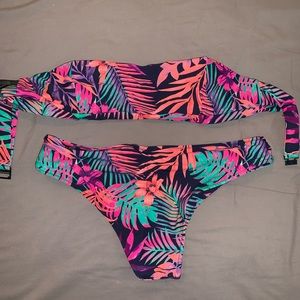 Blackbough bikini set. Never worn. Size medium.